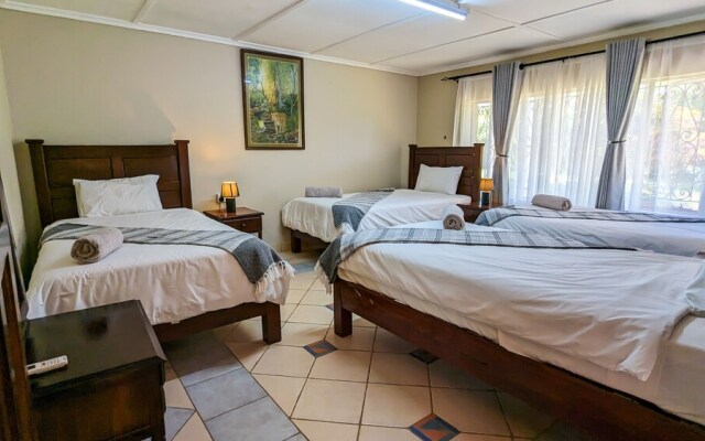 Room in Villa - Zambezi Family Lodge - Leopard Room