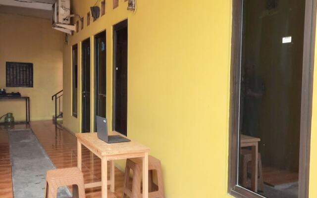 OYO 93021 Kost Dison