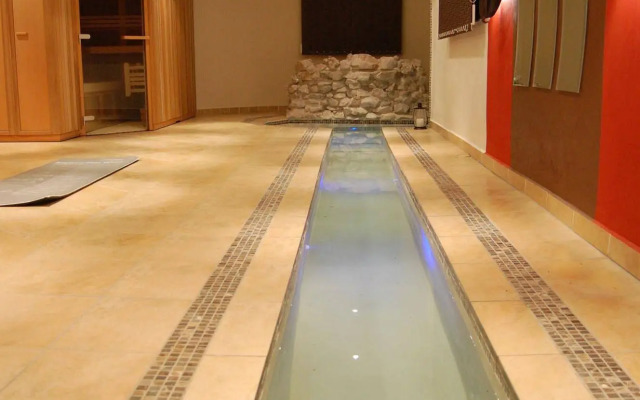 Kubu Safari Lodge