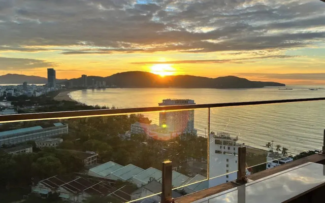 Stunning Ocean View Apartment in FLC Sea Tower