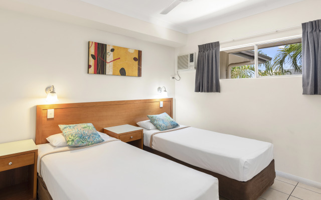 Bay Village Tropical Retreat & Apartments