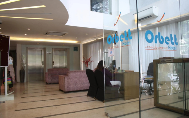 OYO Premium Deccan Apte Road