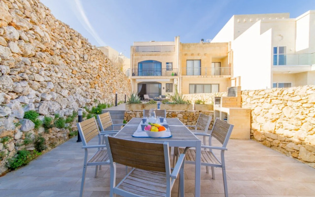 Ta'Siku Gozitan villa + Pool & hot tub