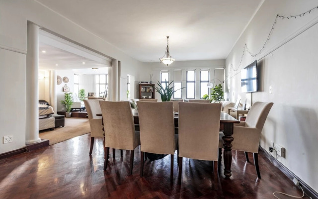 504 Knightsbridge Mansions