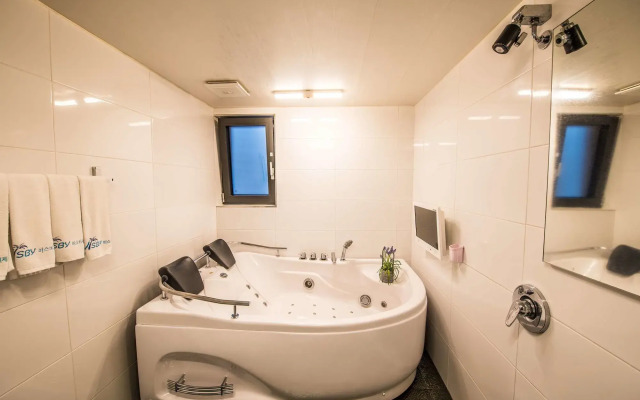 Visby Jeju Palm Village