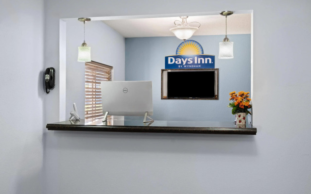 Days Inn by Wyndham Jamestown