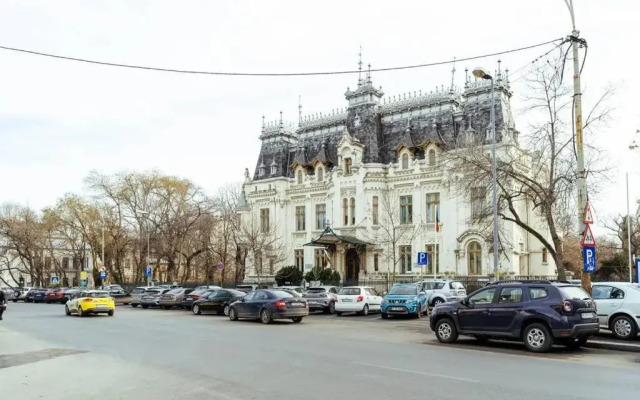 Studio with private terrace next to Cișmigiu