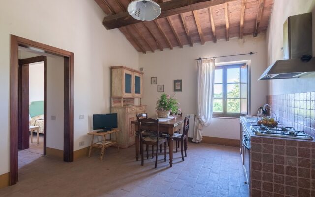 Traditional Apartment in Rapolano Terme with Swimming Pool