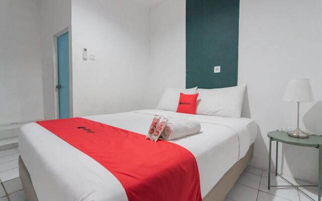 RedDoorz @ Sani Guest House