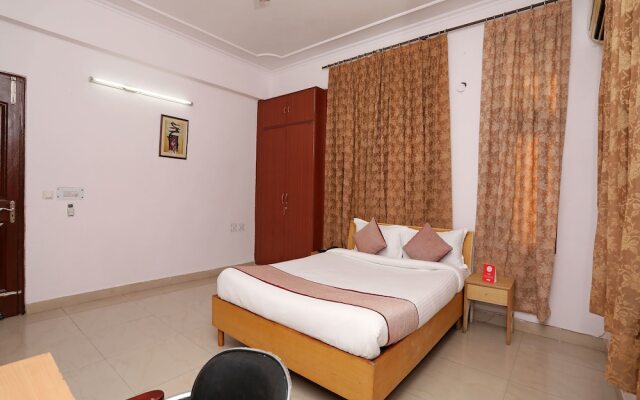 OYO 9962 Mascot Residency