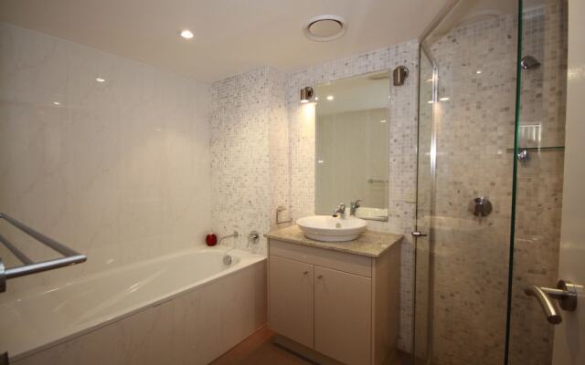 Oasis, Unit 11/5 Laman Street