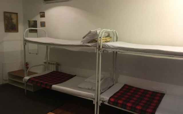 Gnezdo Novoslobodskaya Hostel