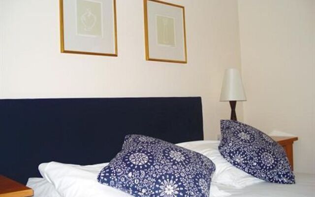 Edinburgh Lodges
