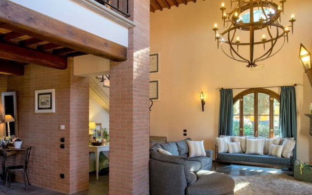 Lavish Peccioli Villa
