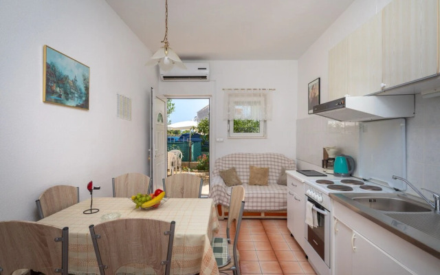 A2 - apt Near Beach w Patio, Parking and Grill