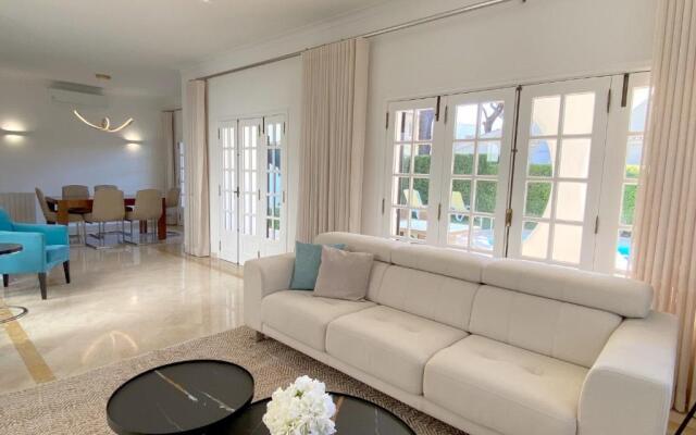 Charming 3-bed Villa With Pool in Olhos de Agua