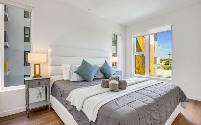 Luxury Apartment in Hollywood