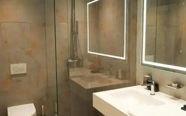 Roze Center Apartments