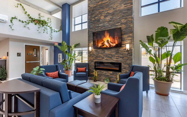 Comfort Suites St. Louis - Sunset Hills