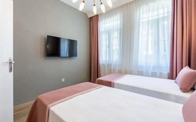 Duplex House Near Trendy Attractions in Sisli