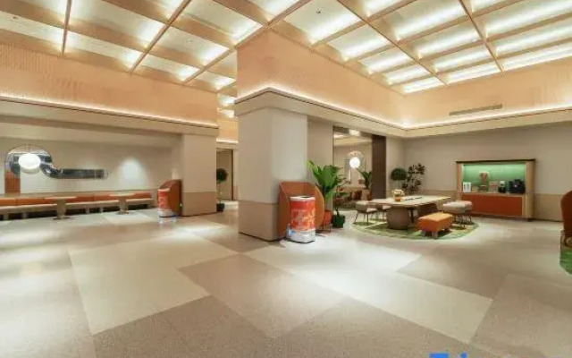 Orange Beihai Railway Station Square Hotel