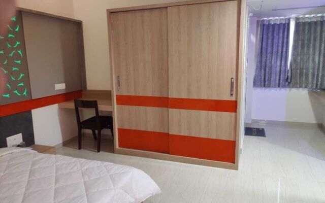 Hotel The Grand Takshak