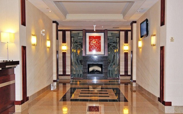 Holiday Inn Express Hotel & Suites Ottawa Airport by IHG