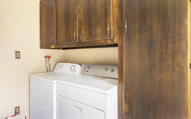 Ideally Located Westminster Home - Sleeps 13