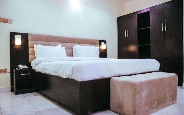 Golden Top Hotel