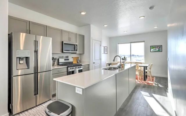 Modern Mountain Townhome - Ski Nearby