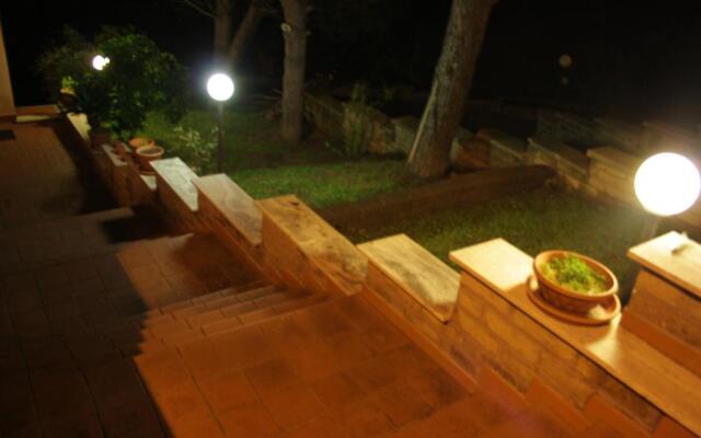 A&I Holiday House