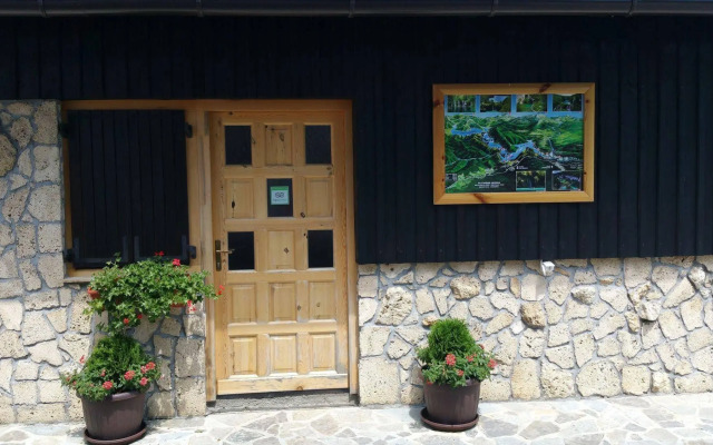 Rustic Inn River 2