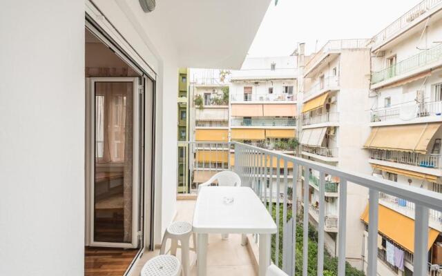 Modern 2BD apt in Athens DT, 2-min metro