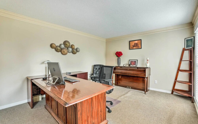 Pet-friendly House w/ Deck in Lawrenceville