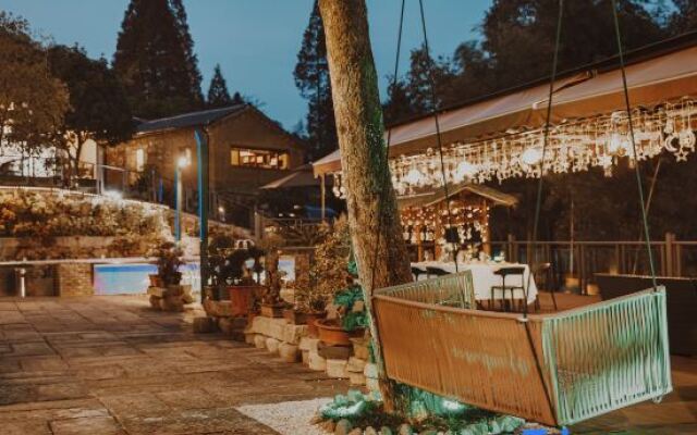 Yunshang Grassland Fengsheng three time hot spring holiday villa