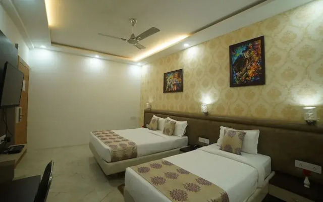 Hotel Sheesam Tree