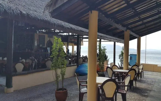 La Laguna Beach Club & Dive Center