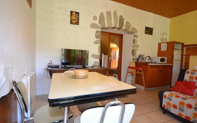 Amazing apartment in Lanas with large garden