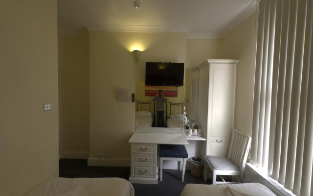 Manor Hotel
