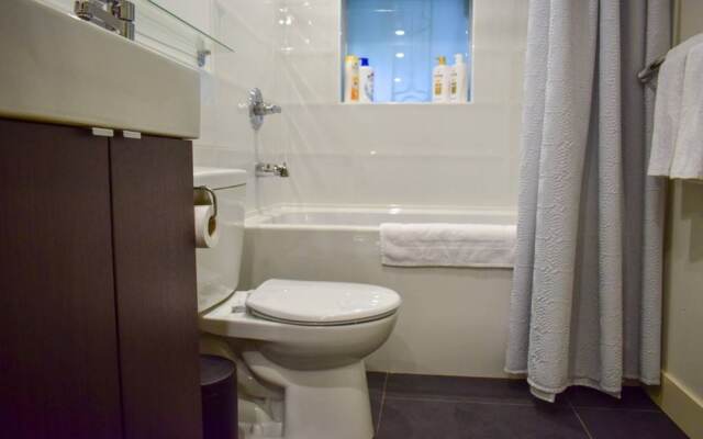 Modern 2 Bedroom West End Suite