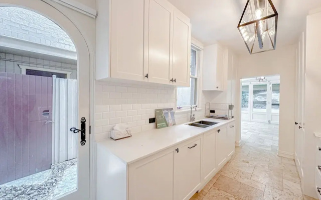 82 Kent St