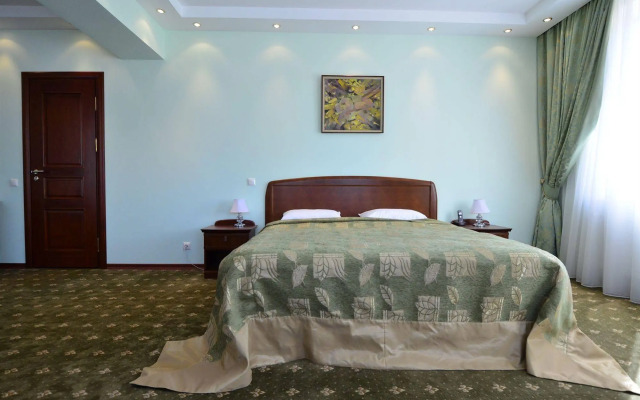 Platinum Hotel