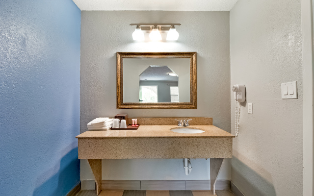 OYO Hotel Houston I-69 & I-610