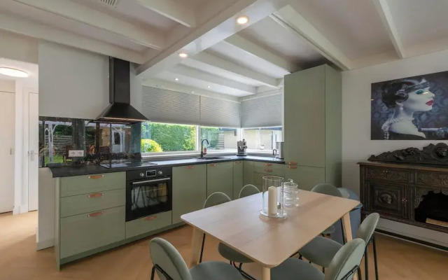 Bungalow Near Sint Maartenszee Beach