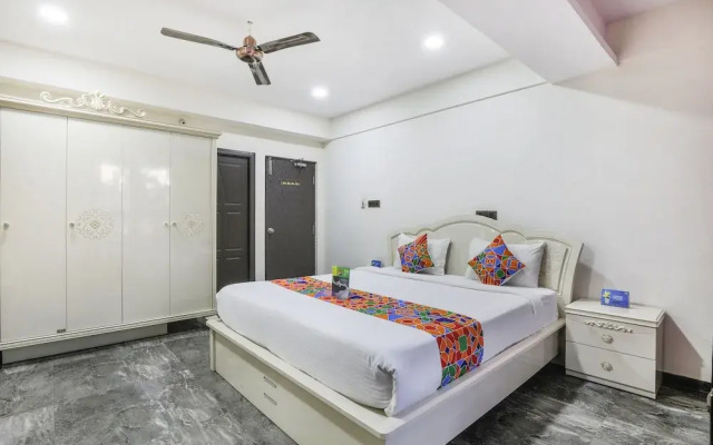 Fabhotel Frazer Suites