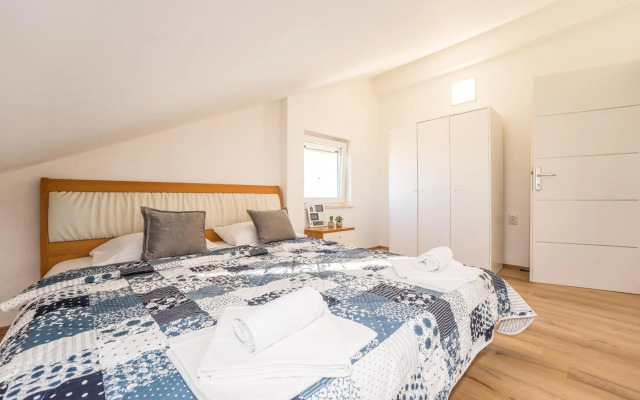 Mint, lovely apartment for 8