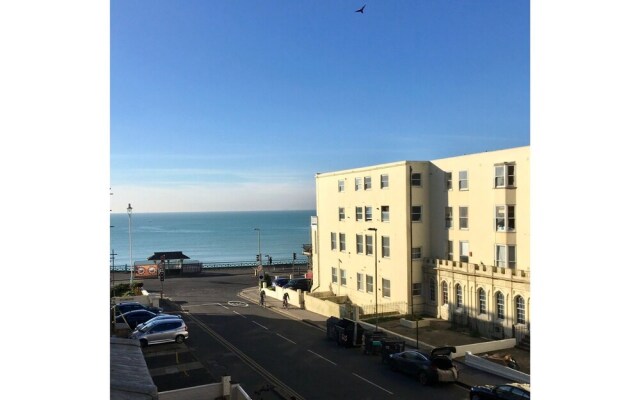 Perfect Brighton 2 Bed With Sea View!