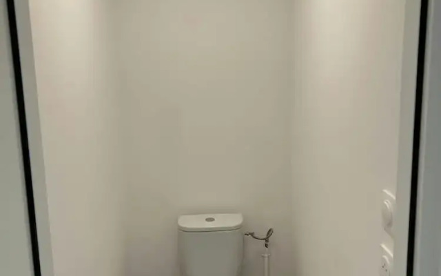 We Live In R - Suite 402