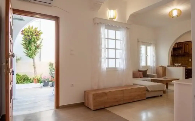 Naousa Central House Paros