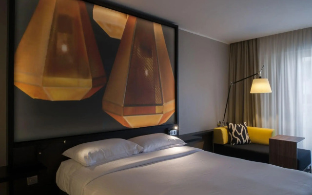Simon Hotel